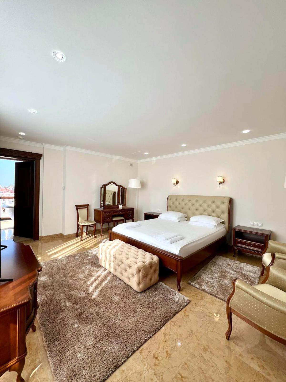 Ambassador 4* Chişinău