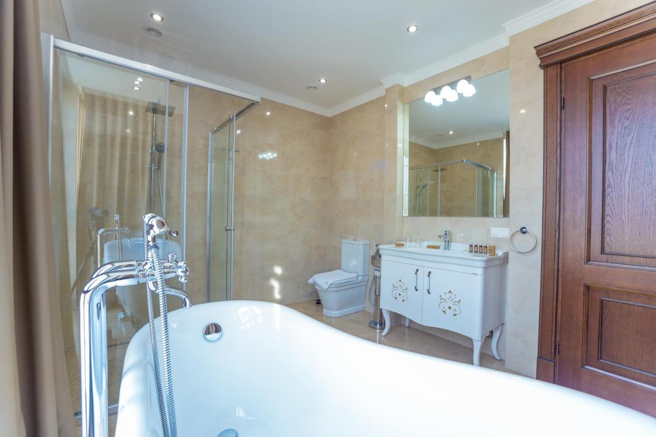 Ambassador Hotel 4*