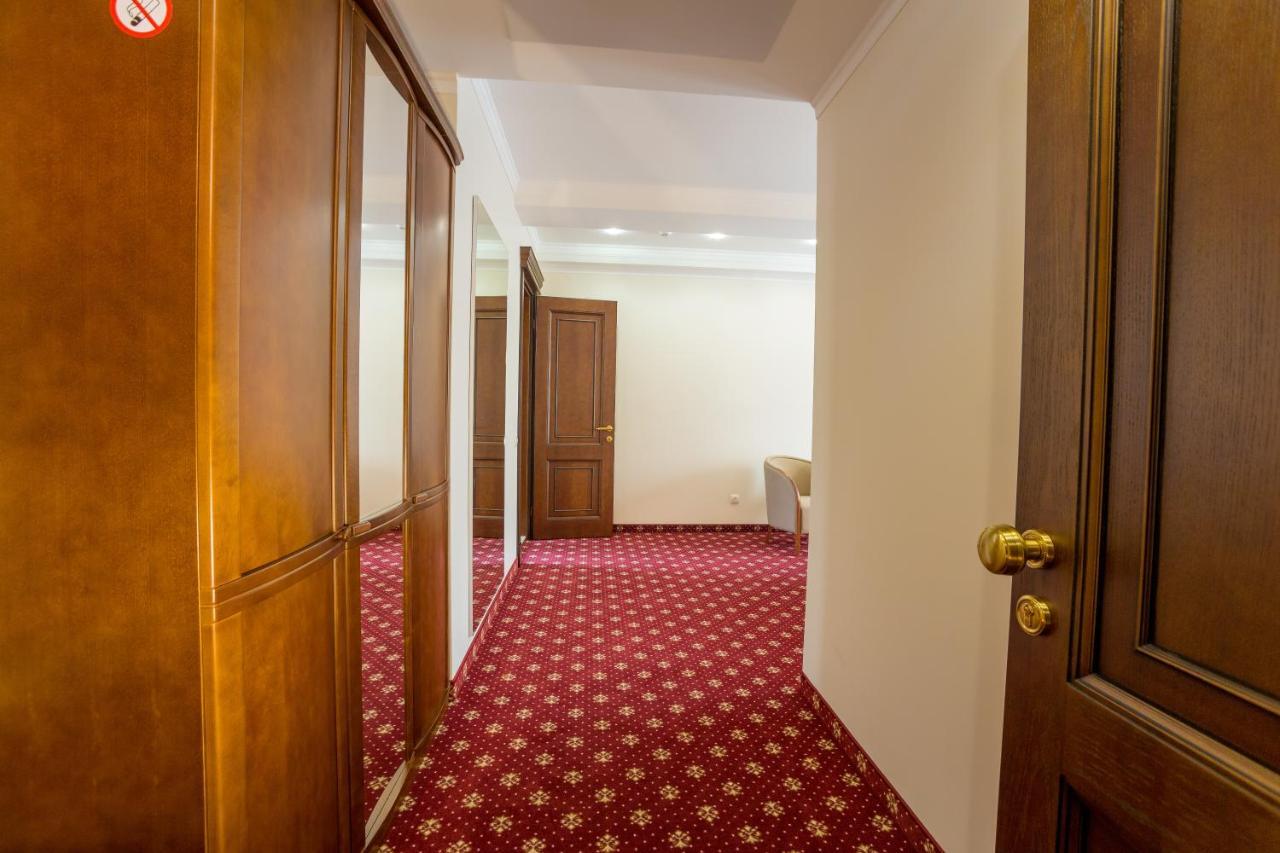 Ambassador Hotel 4*