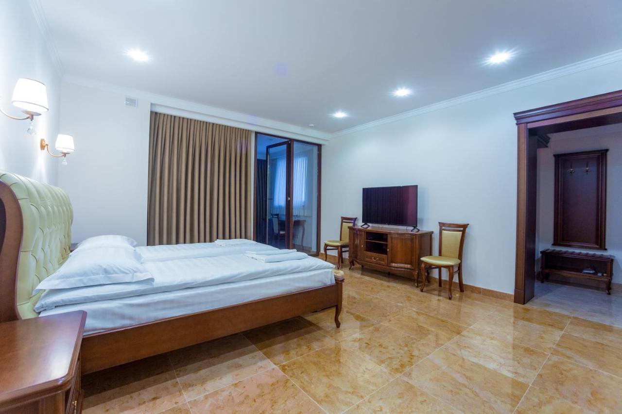 Ambassador Hotel 4*